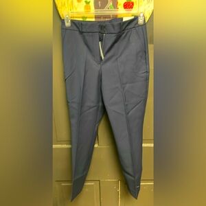 New White House Black Market 
Curvy Elle Slim Ankle short size 4 officer blue